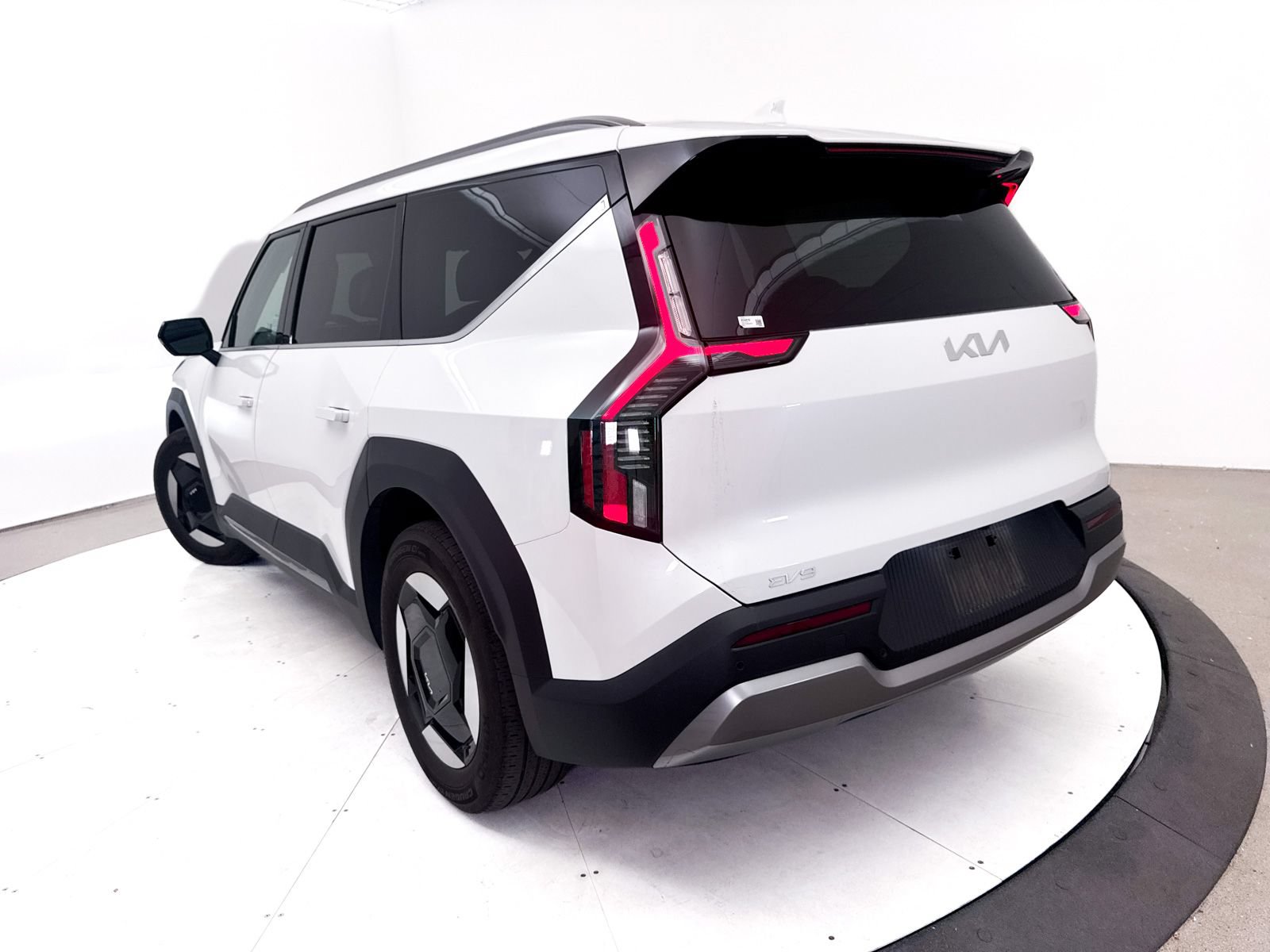 Certified 2024 Kia EV9 Wind AWD/4WD image 8