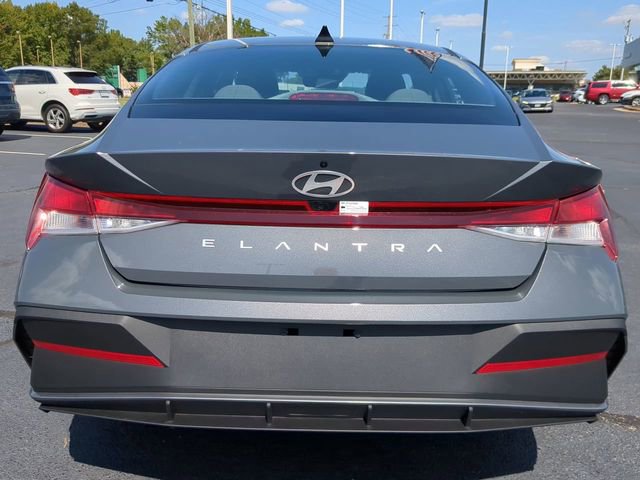 Used 2024 Hyundai Elantra SEL image 5