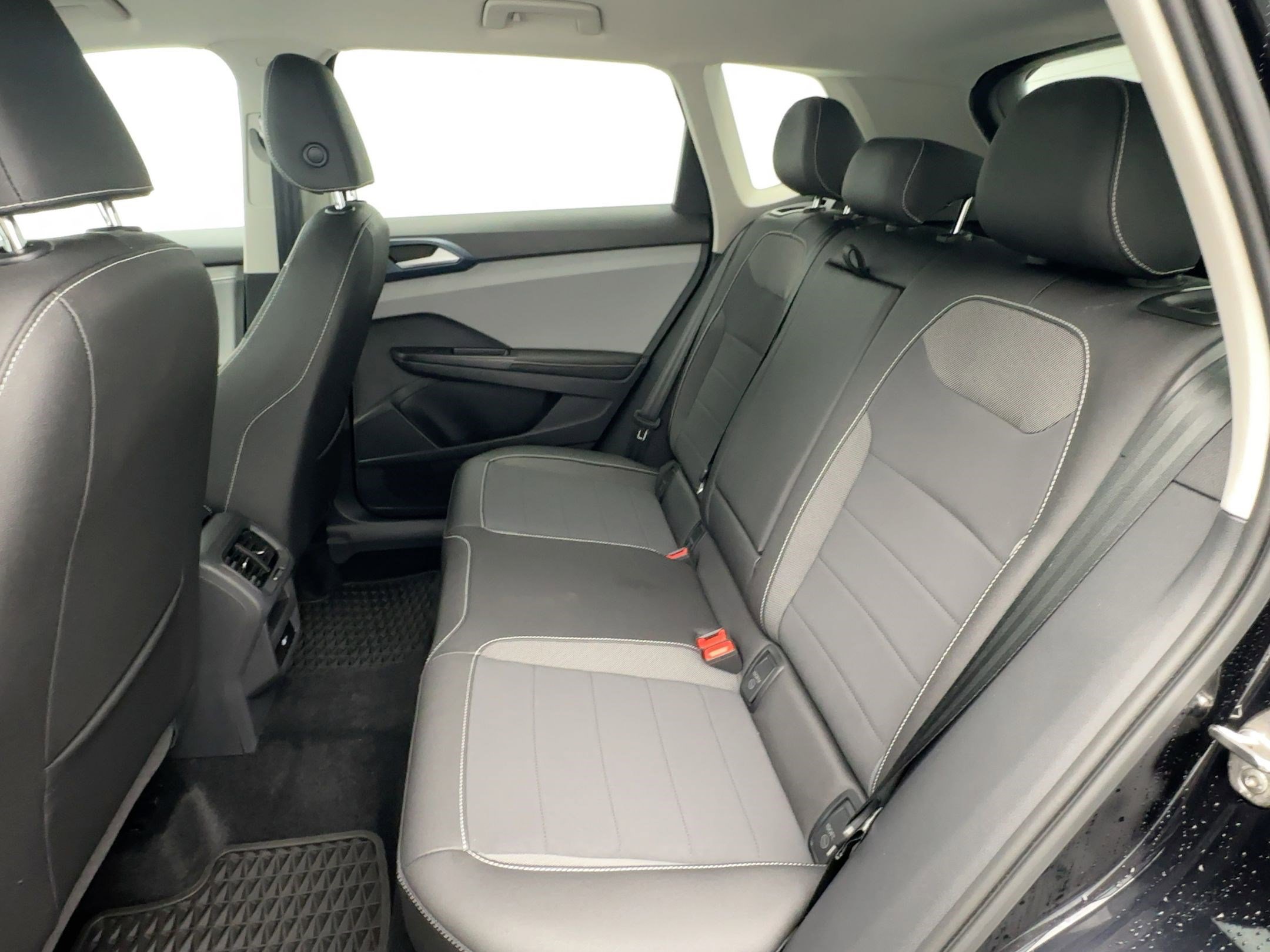 Used 2024 Volkswagen Taos SE image 14