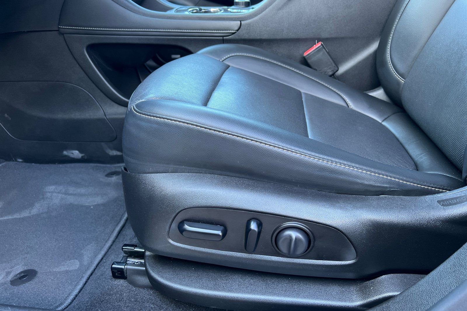 Used 2021 GMC Acadia SLT w/ Technology Package AWD/4WD image 12