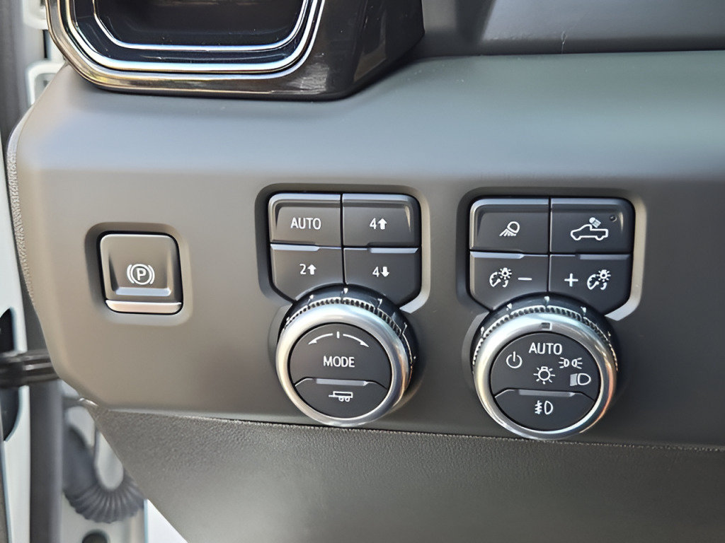 Used 2025 GMC Sierra 1500 AT4 w/ AT4 Premium Package AWD/4WD image 26