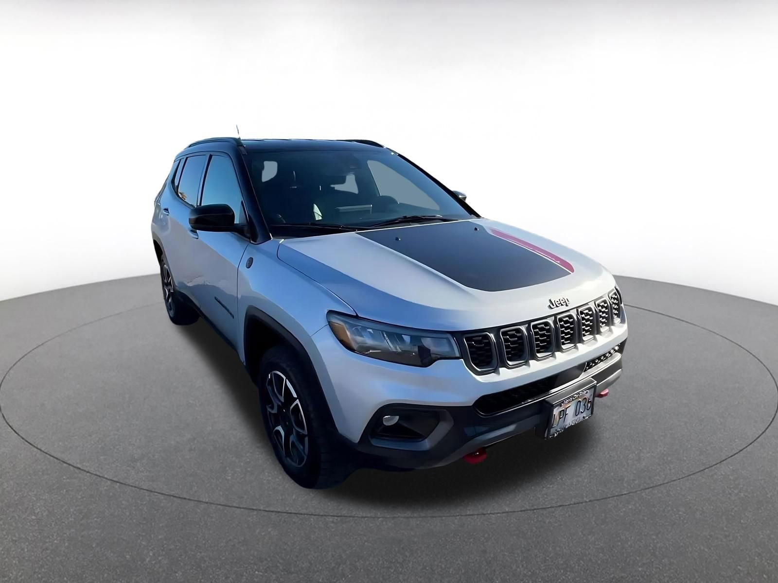 Used 2025 Jeep Compass Trailhawk image 3