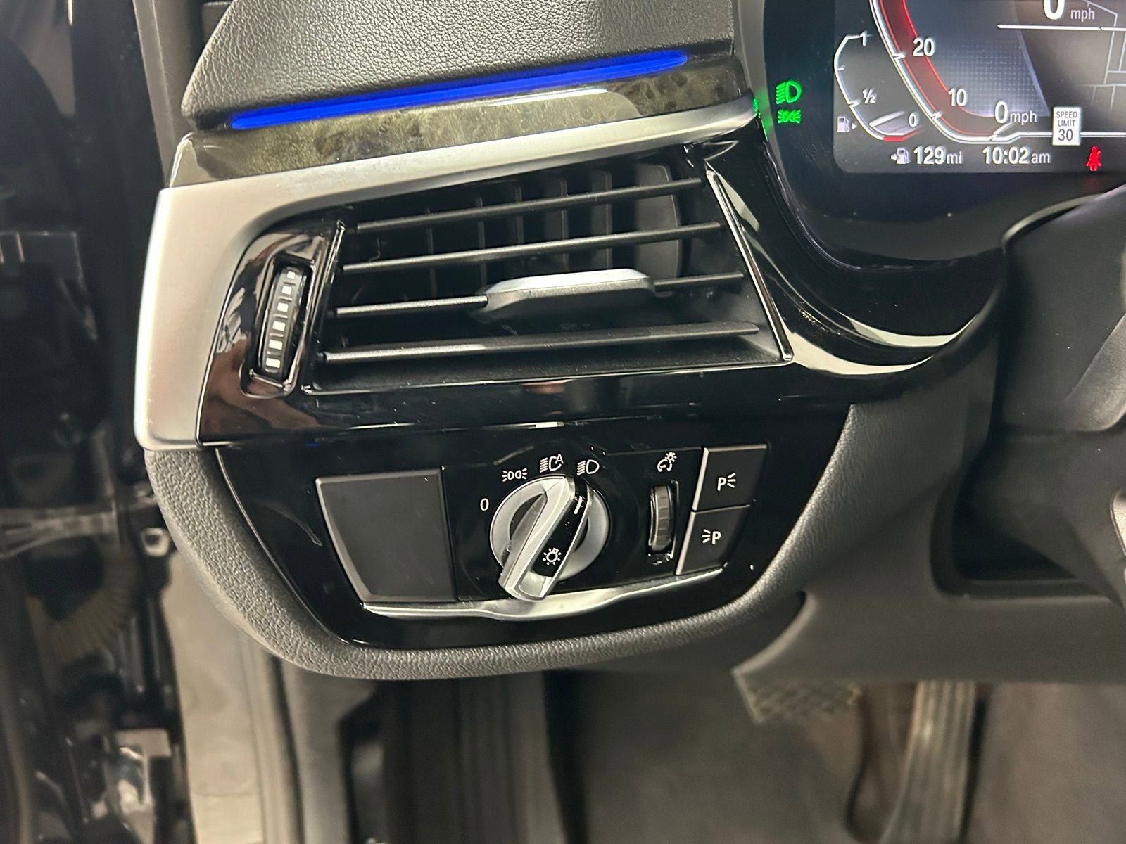 Used 2023 BMW 540i xDrive w/ Premium Package image 27