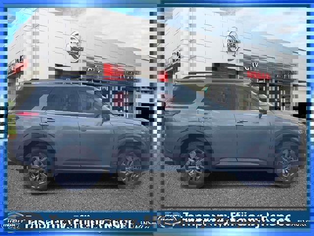 Certified 2024 Nissan Pathfinder SV w/ Black Appearance Package image 5