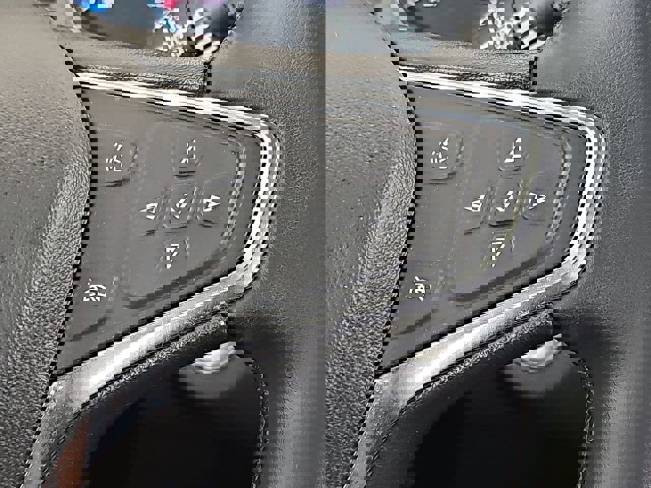 Used 2024 Chevrolet Equinox LT FWD image 23