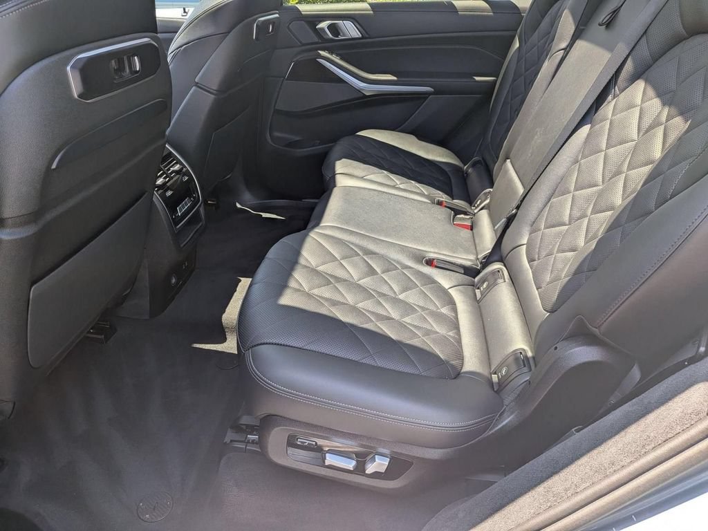Used 2025 BMW X7 xDrive40i w/ Premium Package AWD/4WD image 26