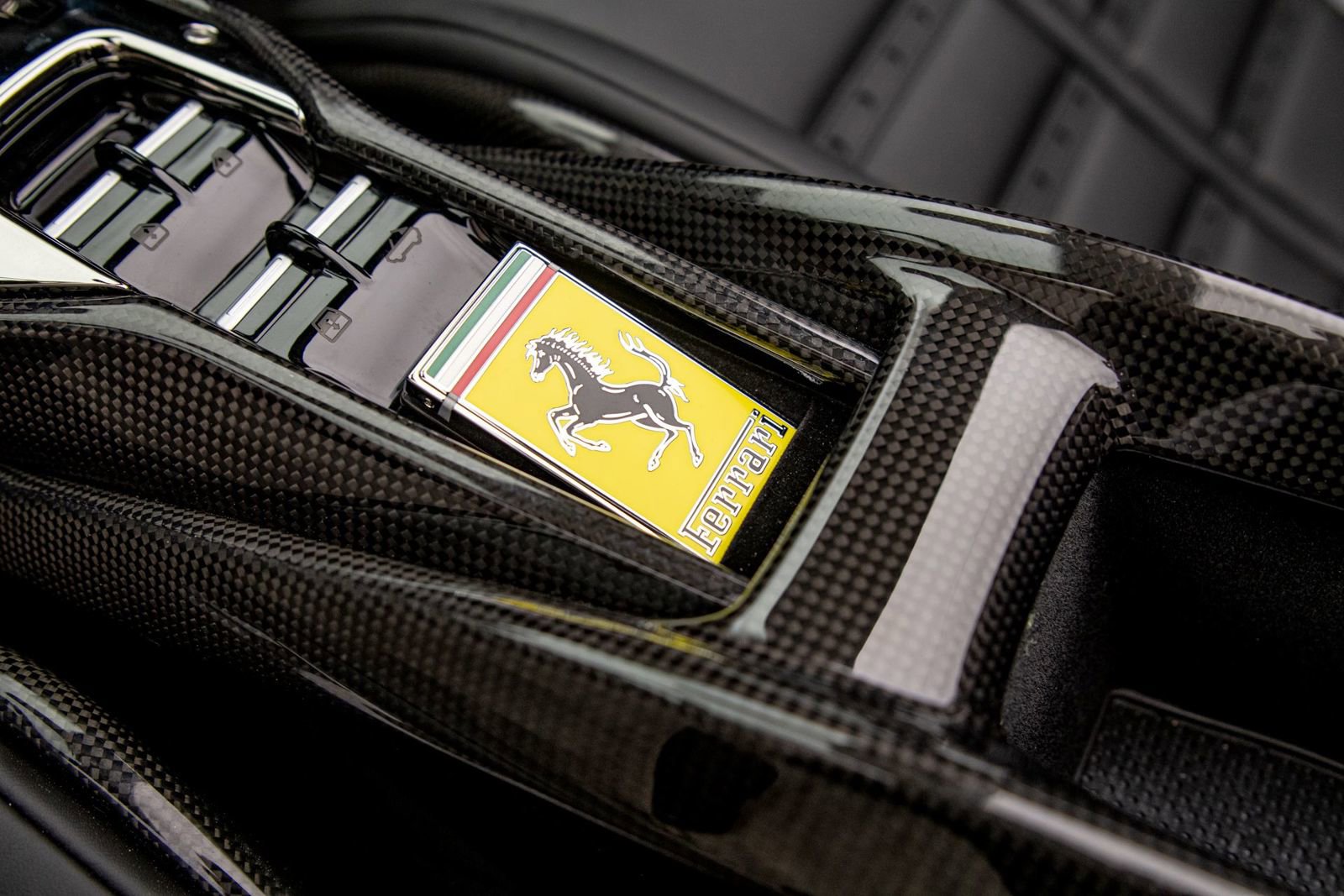 Used 2022 Ferrari SF90 Spider image 34