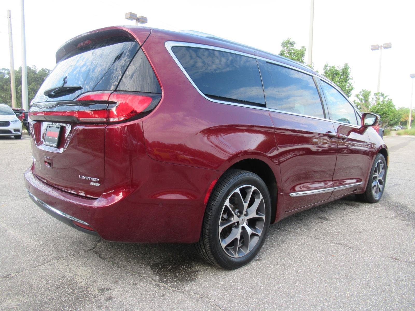 Used 2021 Chrysler Pacifica Limited w/ Premium & Safety Sphere Group AWD/4WD image 7
