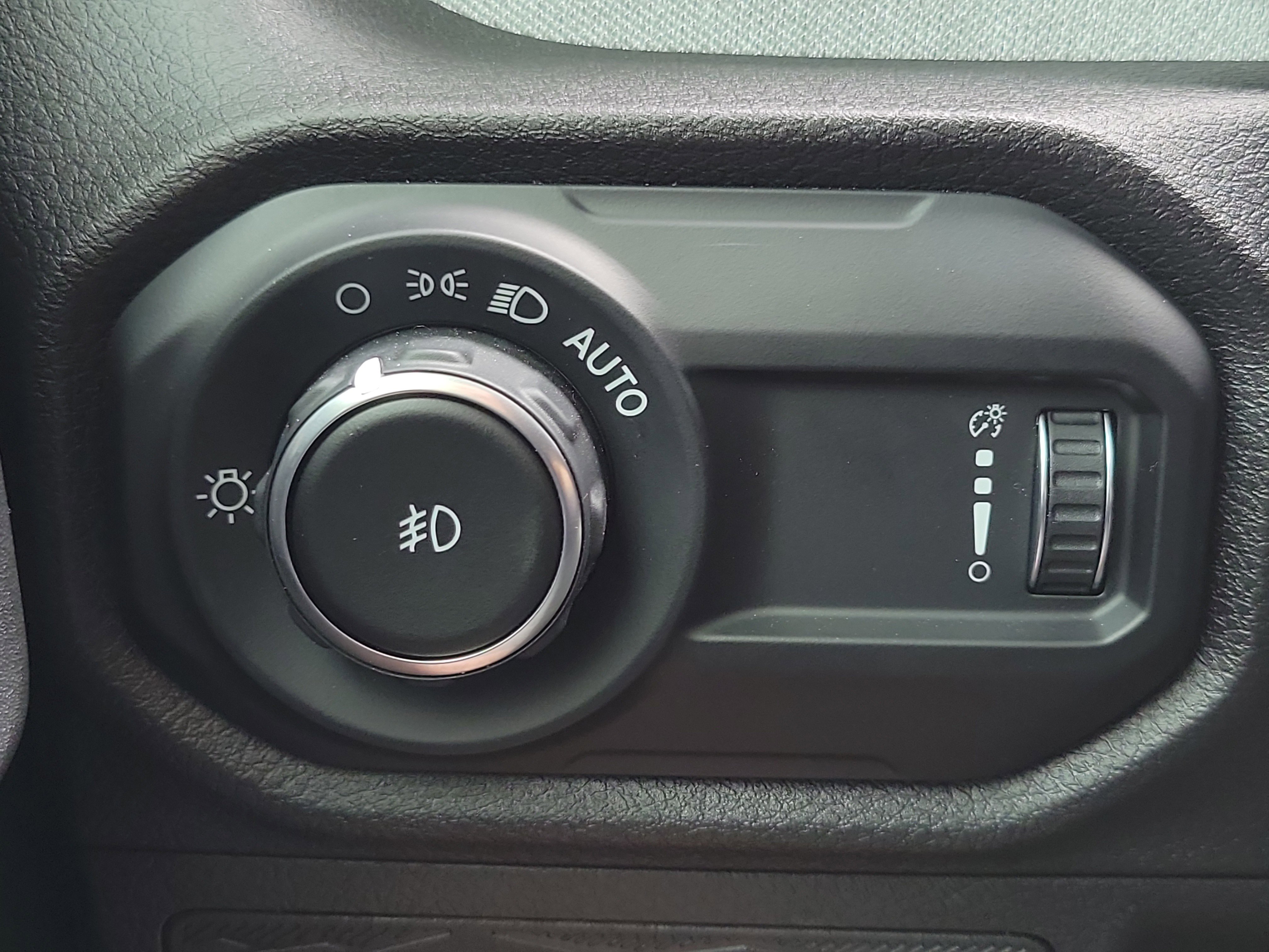 Used 2025 Jeep Wrangler Willys AWD/4WD image 24
