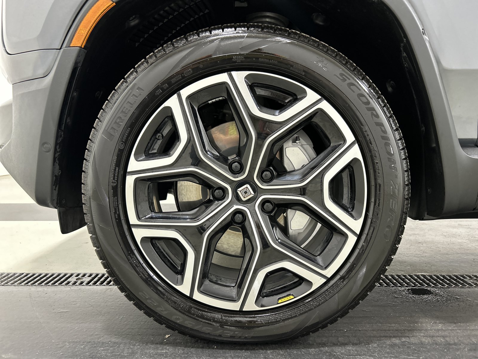 Used 2023 Rivian R1T Adventure AWD/4WD image 9