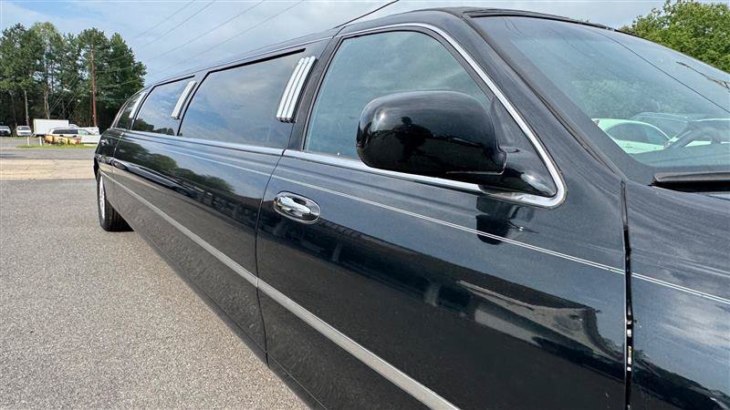 Used 2008 Lincoln Town Car Executive RWD image 24