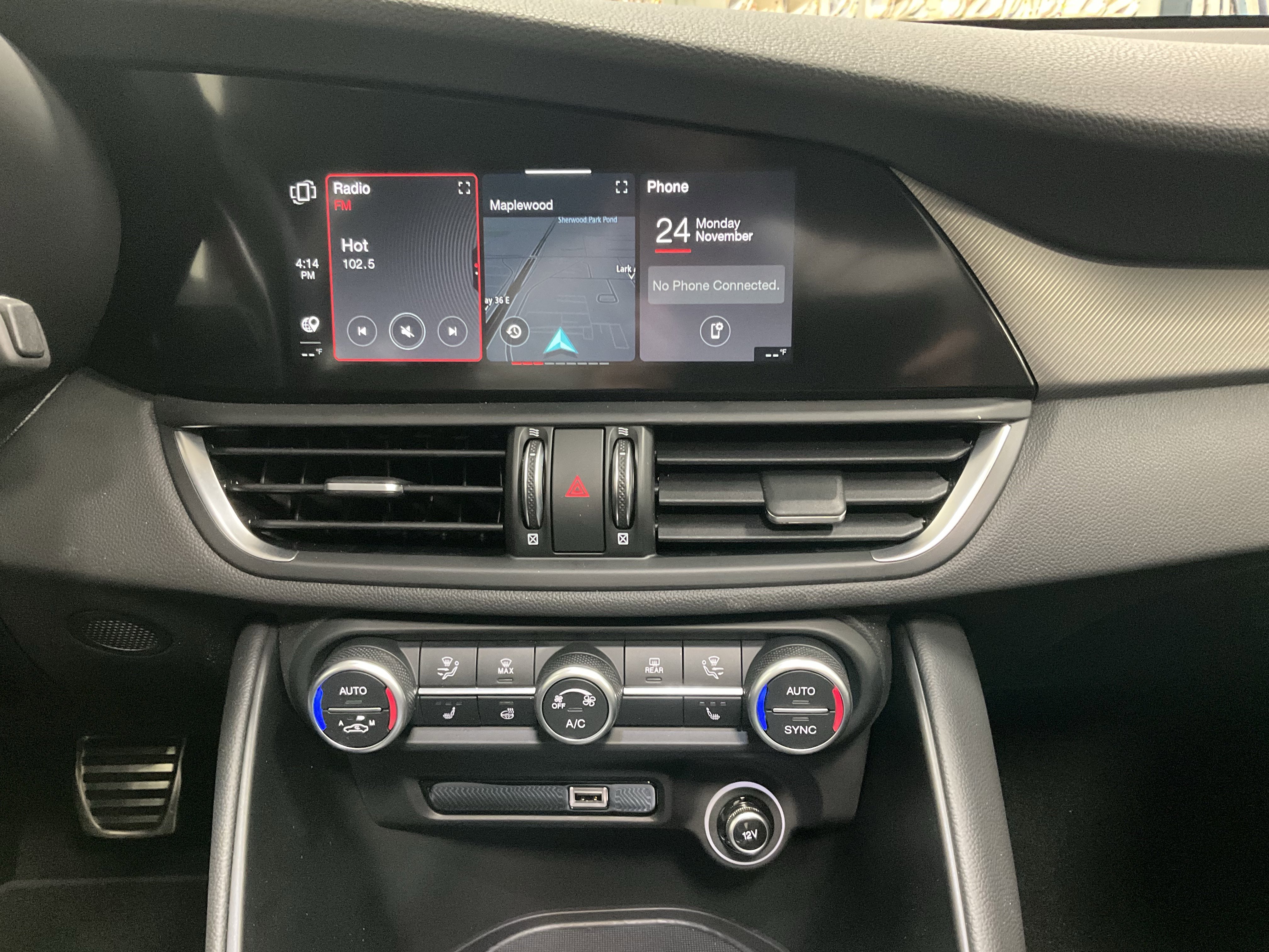 New 2025 Alfa Romeo Giulia AWD w/ Driving Assist Package image 14