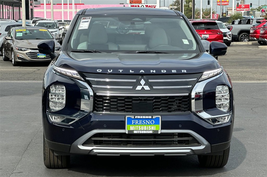 New 2025 Mitsubishi Outlander SE image 9