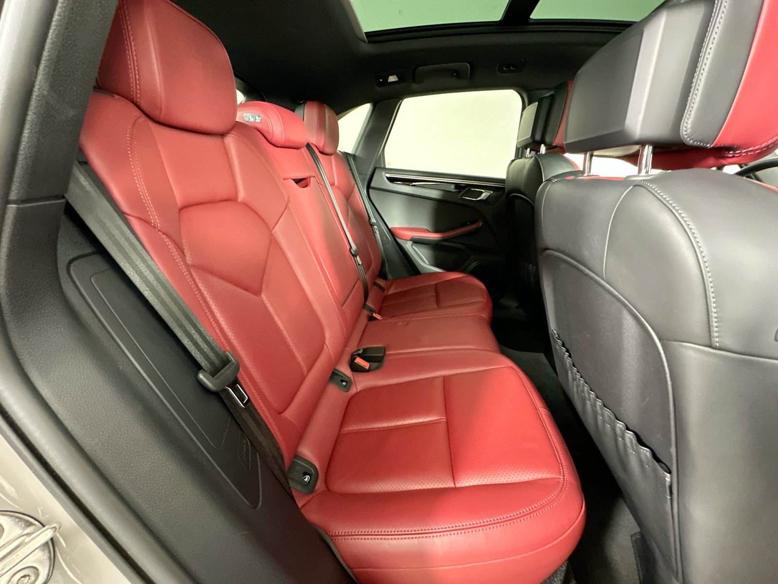 Used 2023 Porsche Macan AWD/4WD image 43
