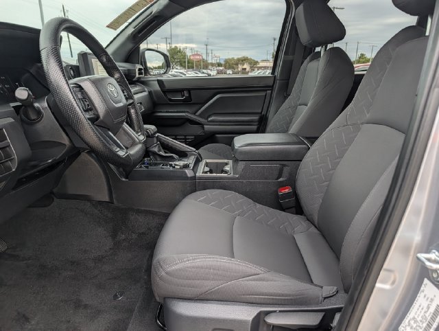 Used 2025 Toyota Tacoma SR5 AWD/4WD image 26