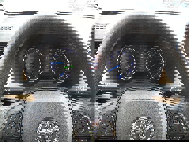 Used 2019 Toyota RAV4 LE w/ Carpet Mat Package AWD/4WD image 21