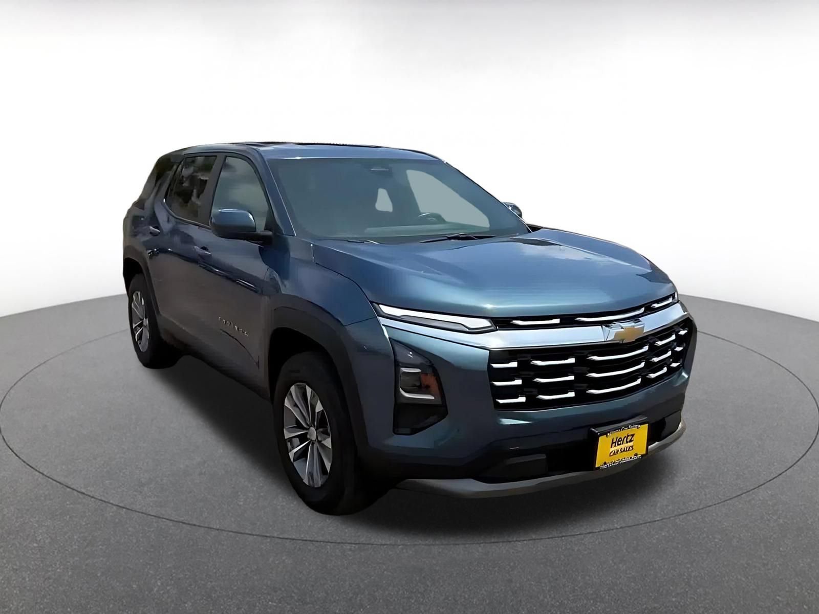 Used 2025 Chevrolet Equinox LT FWD image 3