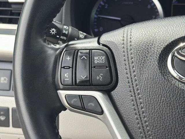 Used 2019 Toyota Highlander Plus FWD image 10