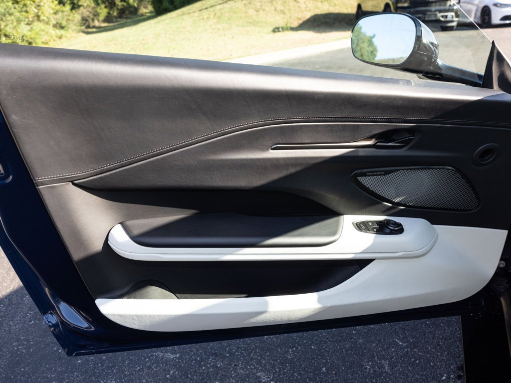 Used 2025 Aston Martin V8 Vantage Coupe RWD image 20