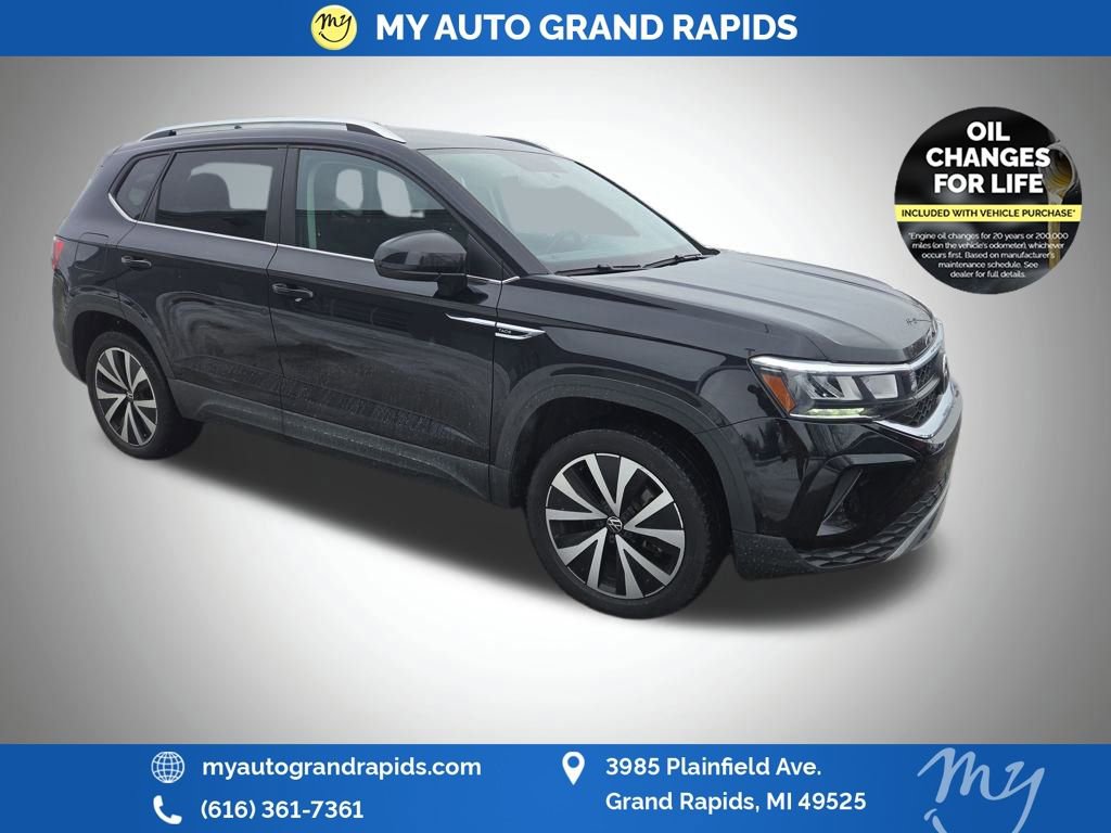 Used 2022 Volkswagen Taos SE image 1