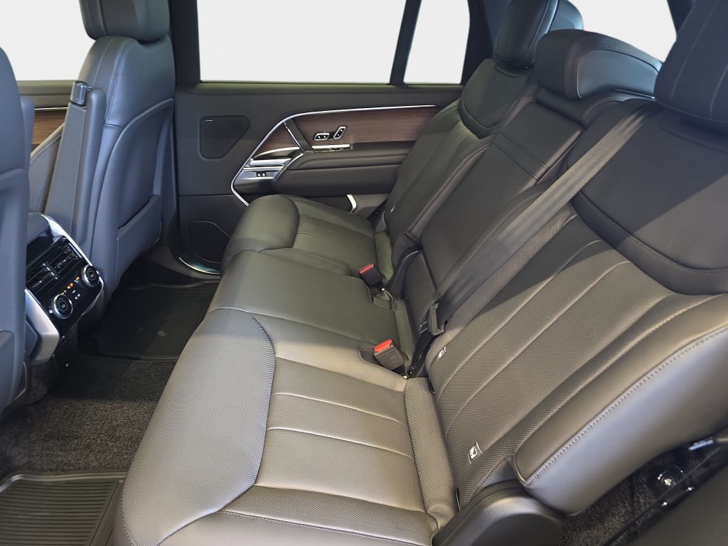 New 2027 Land Rover Range Rover Long Wheelbase SE AWD/4WD image 11