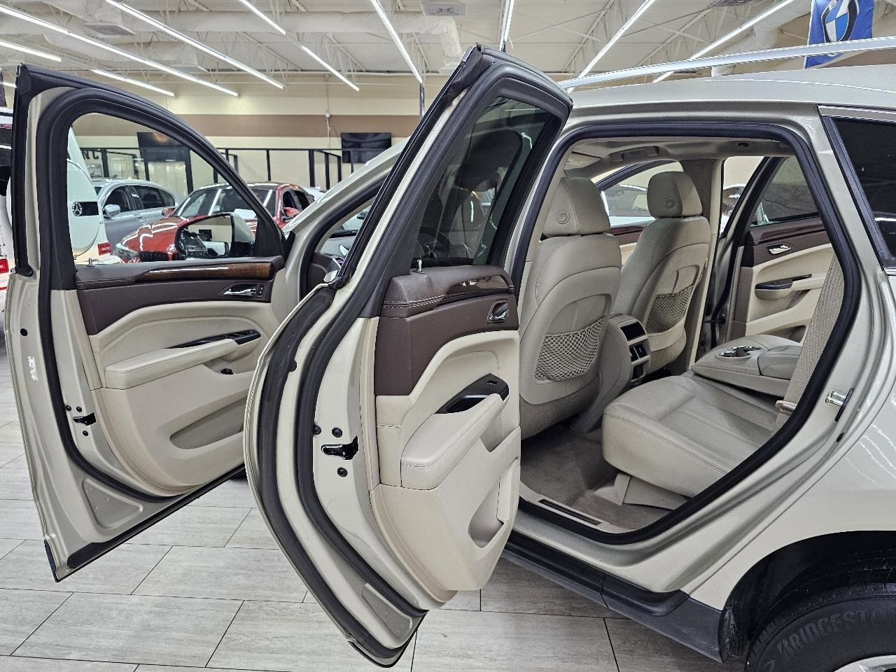 Used 2015 Cadillac SRX Luxury w/ Driver Awareness Package image 15