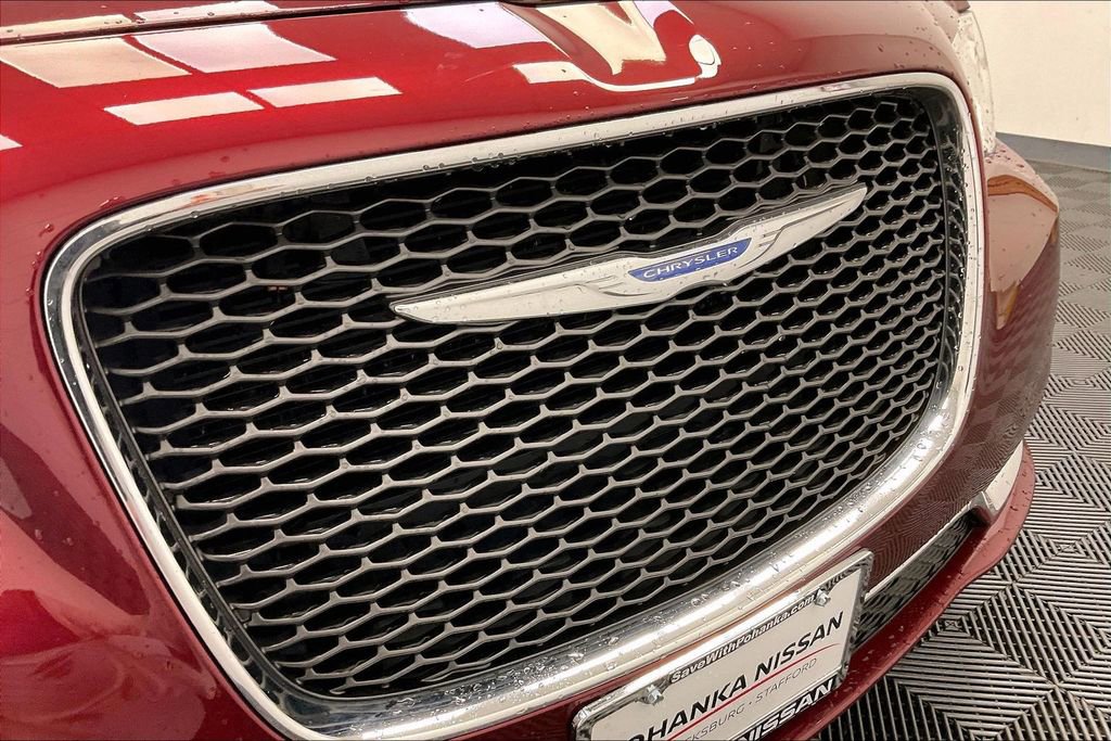 Used 2018 Chrysler 300 Limited w/ Light Group image 26