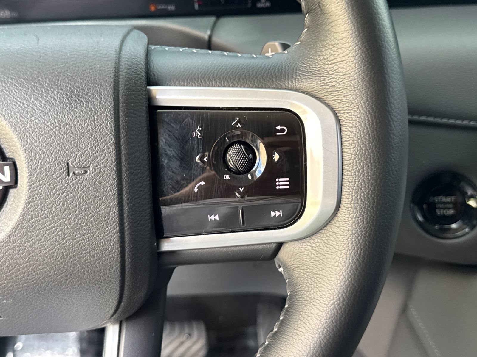 Used 2025 Nissan Armada SV RWD image 26