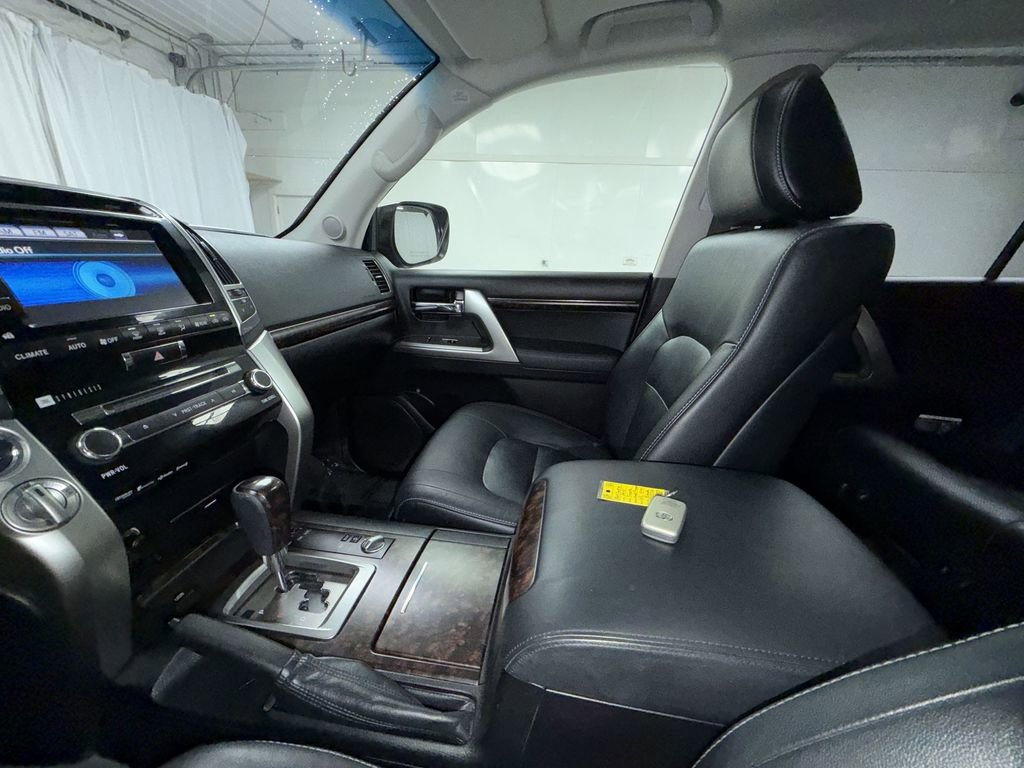 Used 2015 Toyota Land Cruiser image 9