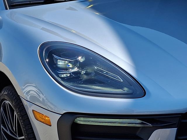 Certified 2026 Porsche Macan AWD/4WD image 11