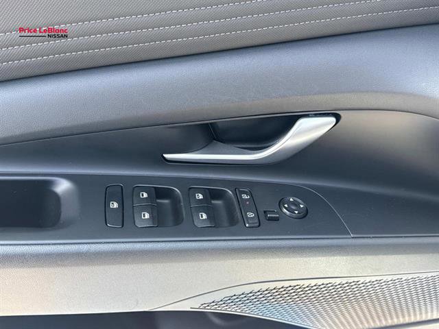 Used 2025 Hyundai Elantra SEL FWD image 19