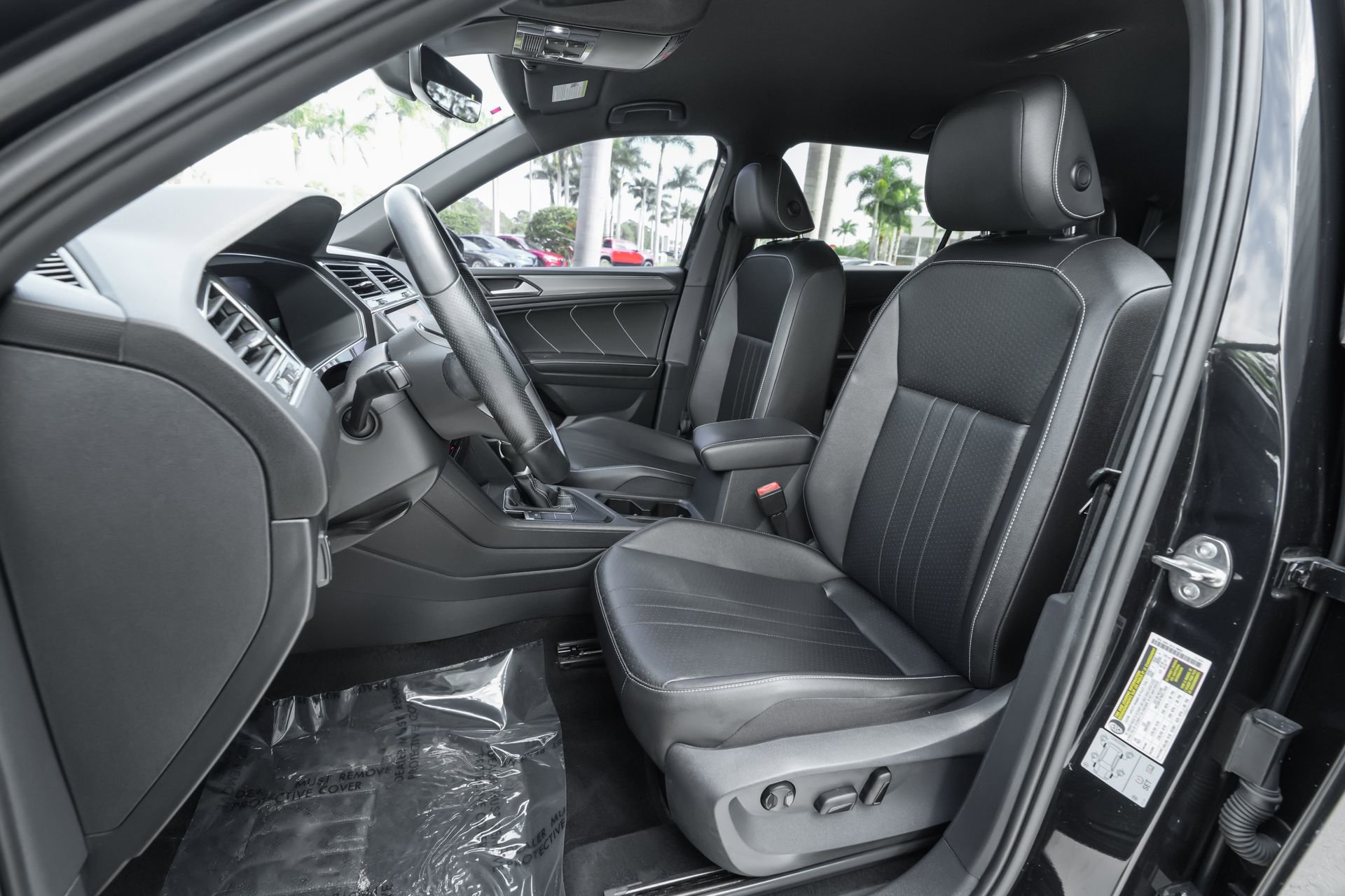 Used 2022 Volkswagen Tiguan SE R-Line image 8