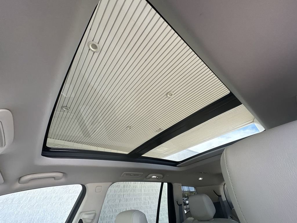 Certified 2025 Cadillac XT6 Premium Luxury AWD/4WD image 19