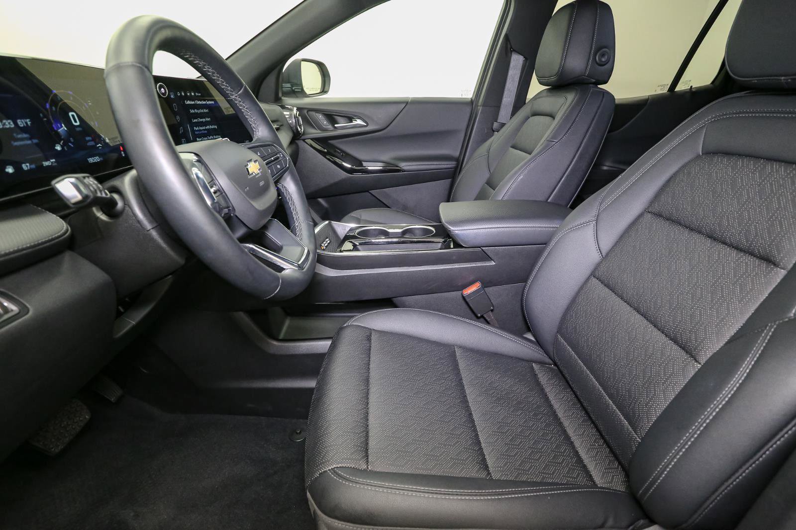 Used 2025 Chevrolet Equinox LT w/ Convenience Package II image 45