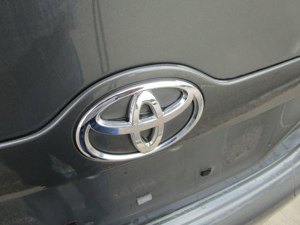 Used 2012 Toyota Camry L image 13