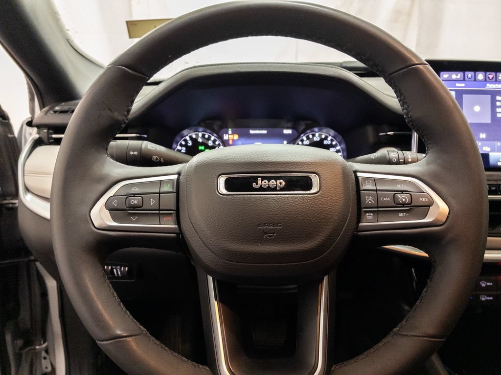 Used 2025 Jeep Compass Limited AWD/4WD image 14