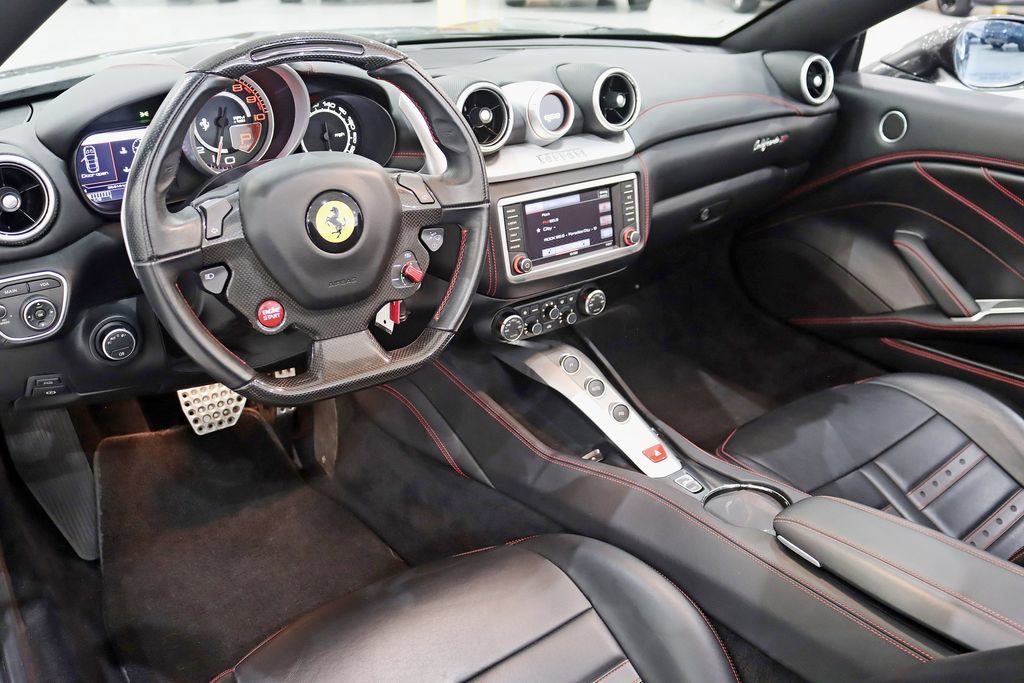Used 2016 Ferrari California T RWD image 17