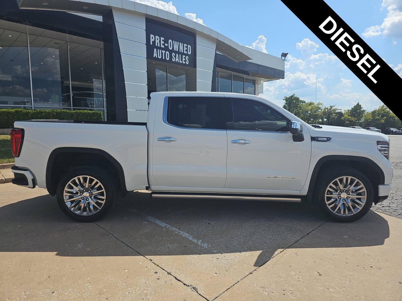 Used 2023 GMC Sierra 1500 Denali AWD/4WD image 2