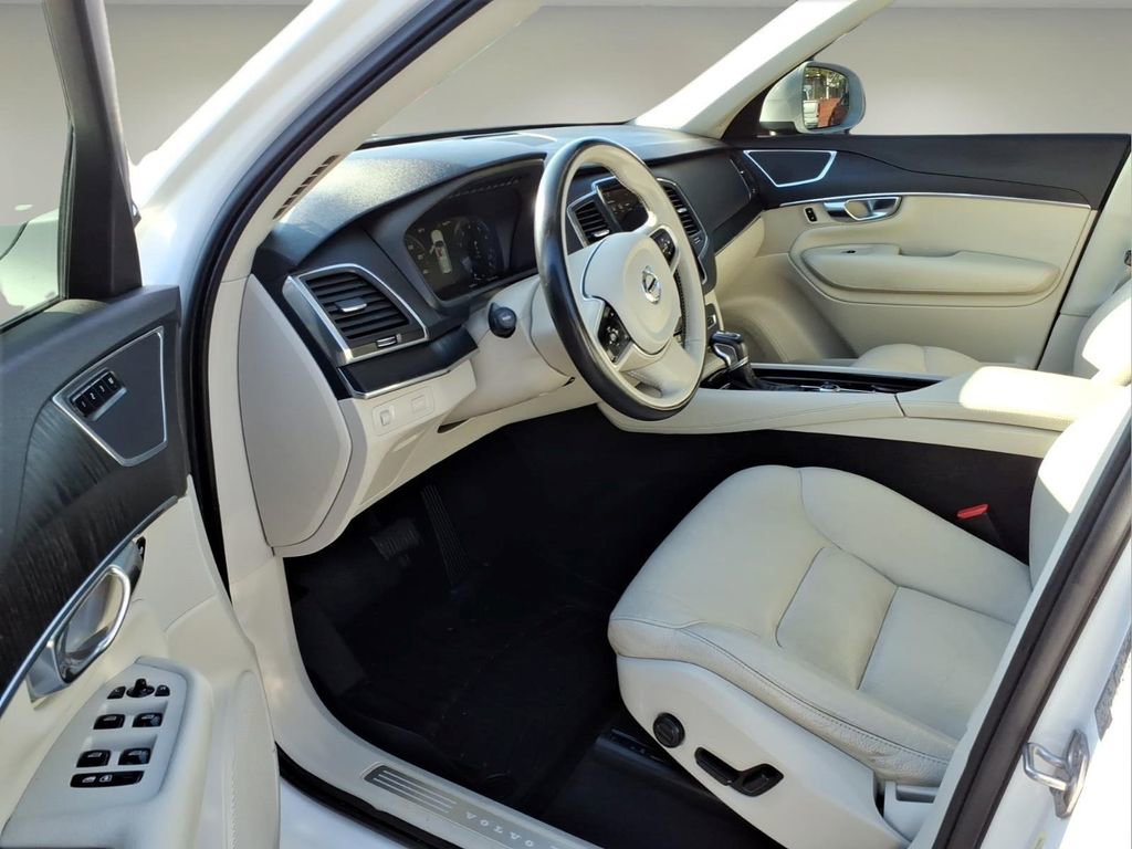 Used 2020 Volvo XC90 T6 Momentum image 4