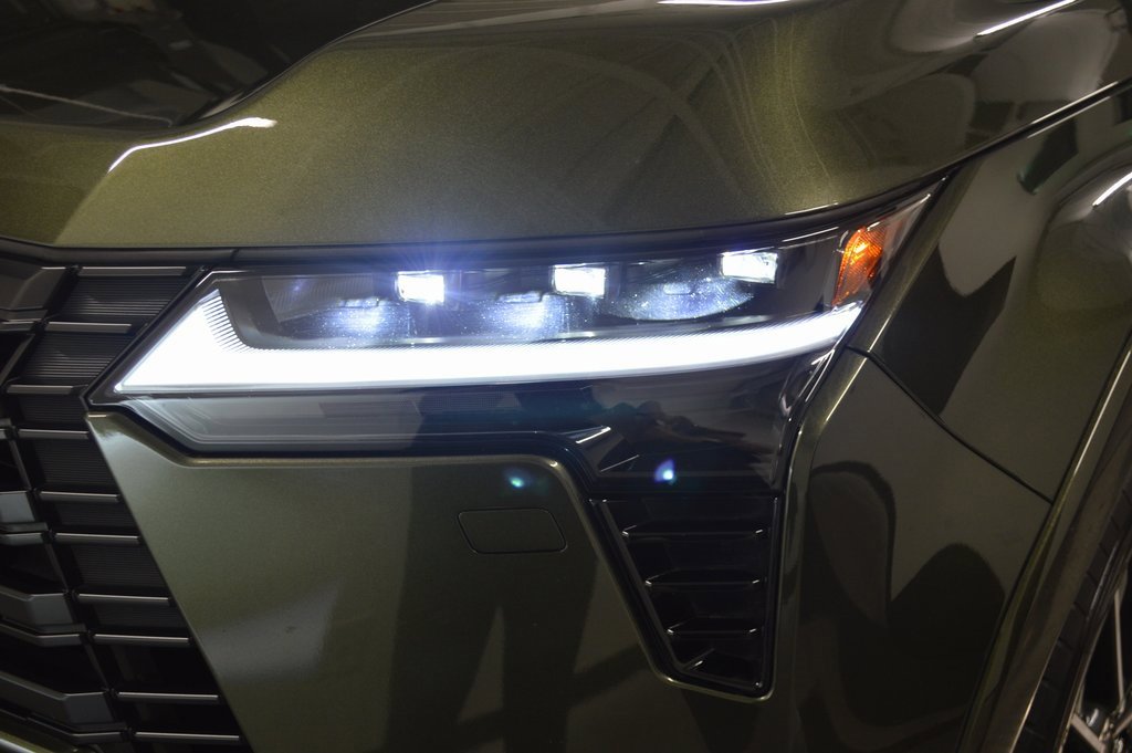 Used 2024 Lexus GX 550 w/ Accessory Package (Z1) image 11