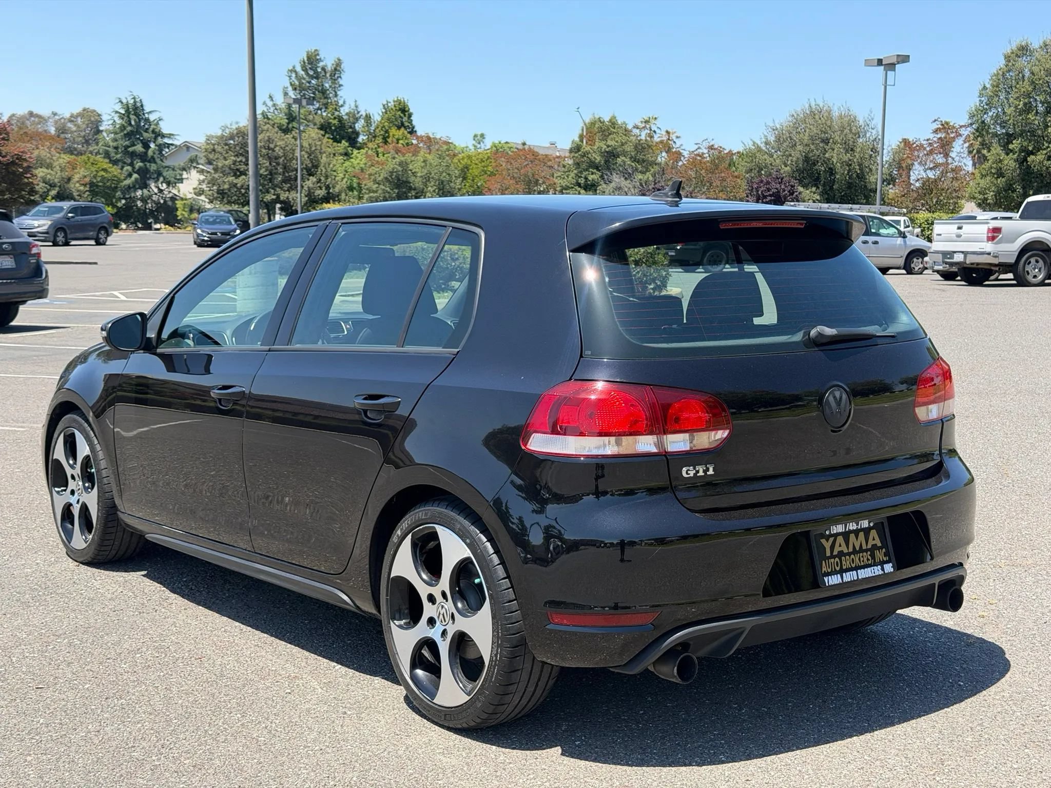 Used 2011 Volkswagen GTI 4-Door FWD image 3