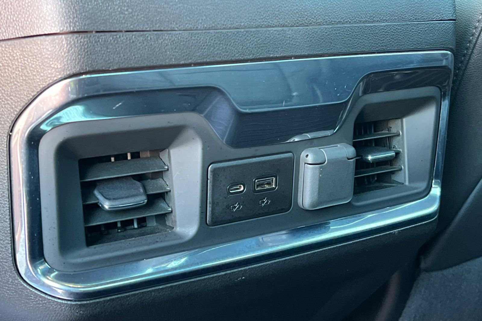 Used 2022 Chevrolet Silverado 1500 LTZ w/ LTZ Convenience Package II image 16