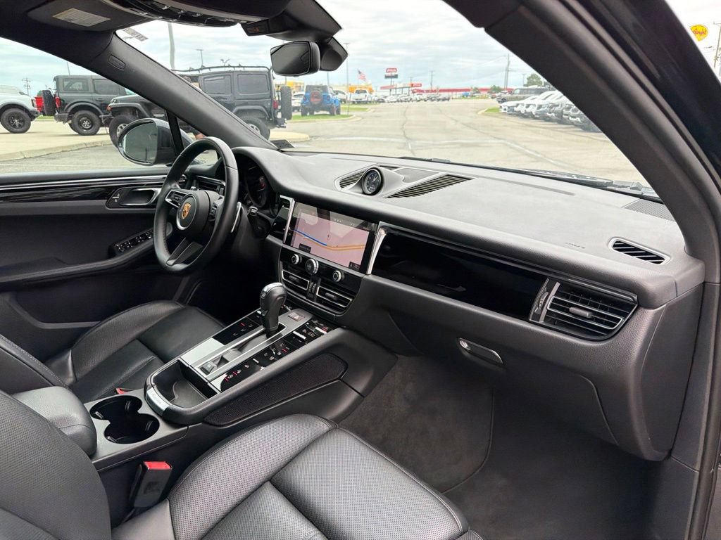 Used 2023 Porsche Macan Turbo AWD/4WD image 22