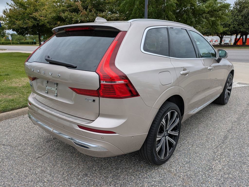 Used 2023 Volvo XC60 B5 Ultimate w/ Climate Package AWD/4WD image 4