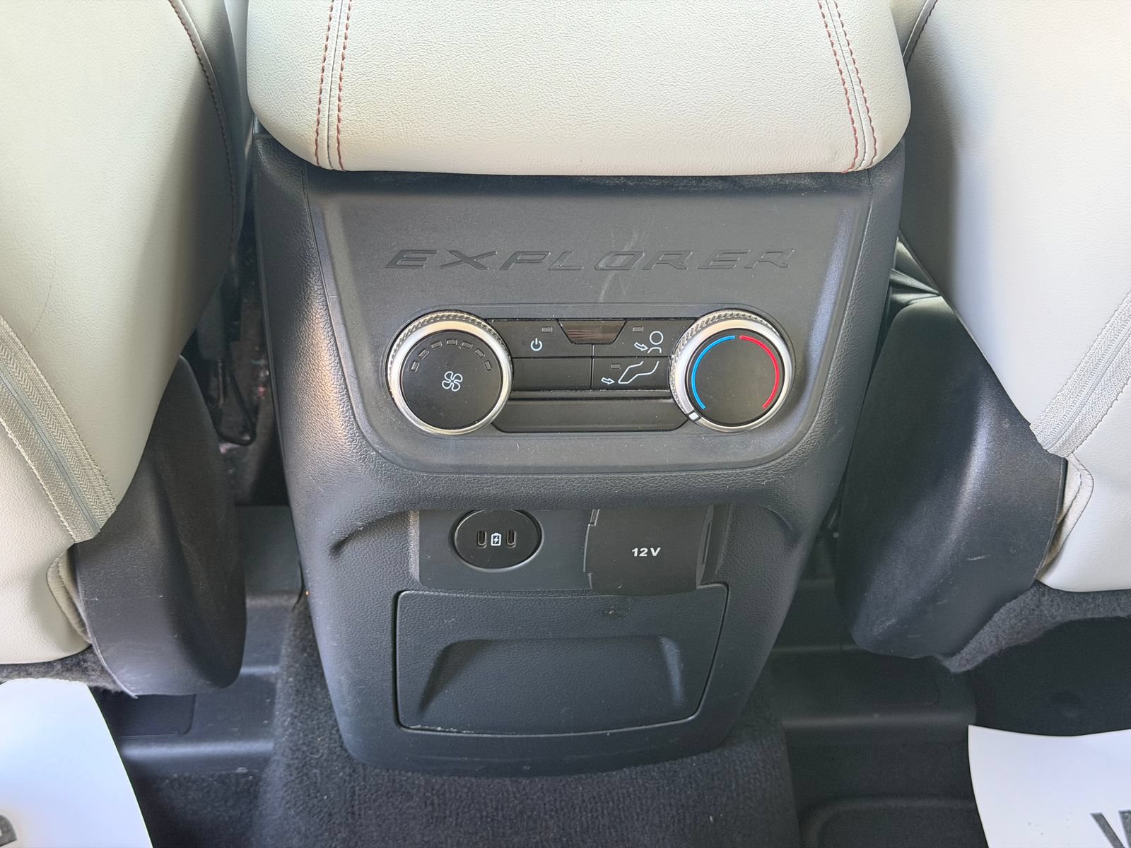 Used 2025 Ford Explorer Active w/ Active Comfort Package RWD image 16