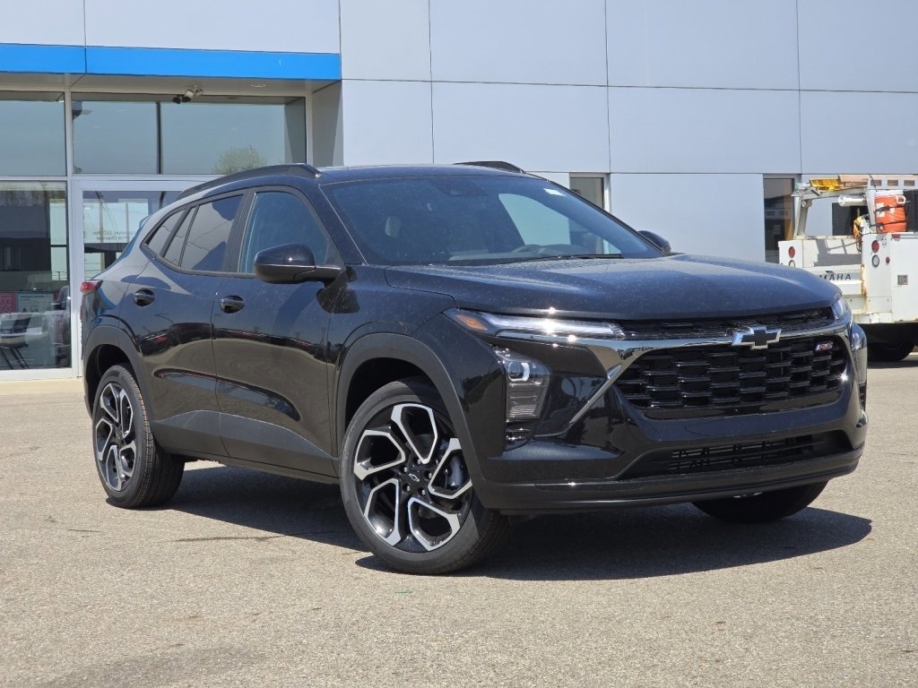 New 2026 Chevrolet Trax RS w/ Sunroof Package FWD image 2