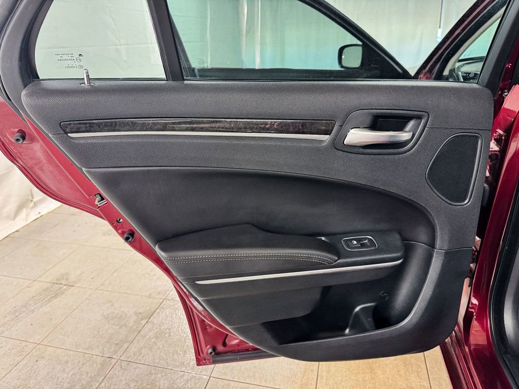 Used 2018 Chrysler 300 Limited w/ Safetytec Plus Group image 16