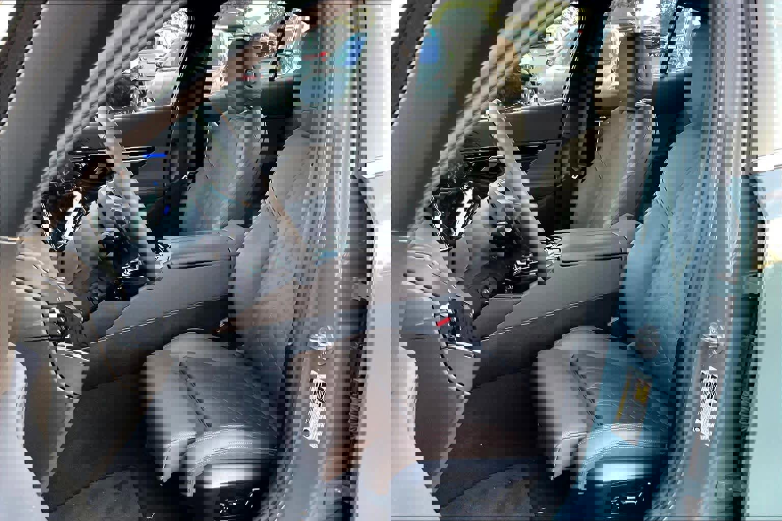 Used 2024 BMW 530i w/ Convenience Package image 28