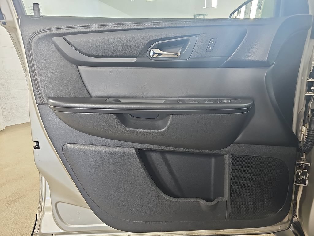 Used 2015 Chevrolet Traverse LT w/ Style and Technology Package AWD/4WD image 33