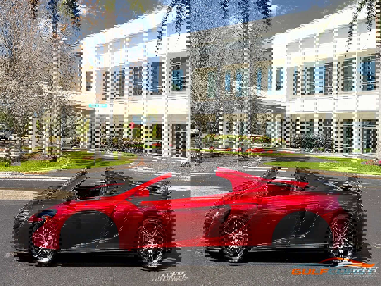 Used 2015 McLaren 650S Spider image 43